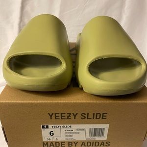 Yeezy Slides -Resin - Size 6 / 39